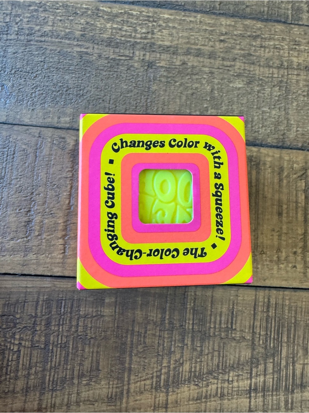 NeeDoh Color Change Cube - Yellow - NEW